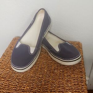 Croc canvas slip on sneakers sz 8 denim blue